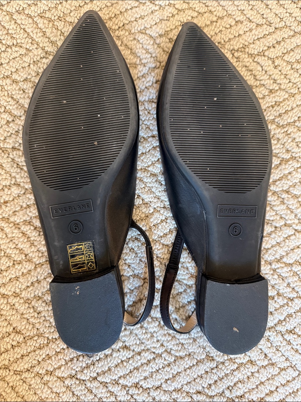 Everlane black flats with strap - Picture 2 of 2